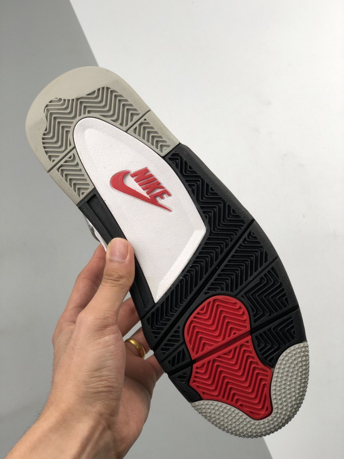 Air Jordan 4 OG “White Cement” 840606-192 (nike)