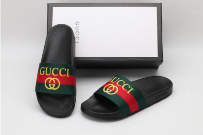 G*u*i slippers