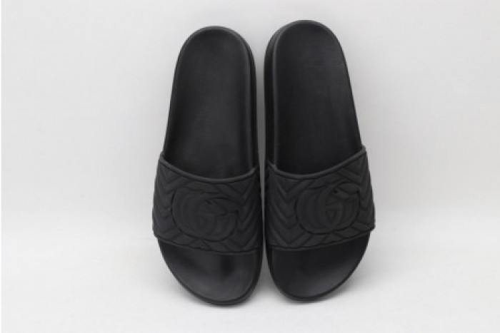 G*u*i slippers all black