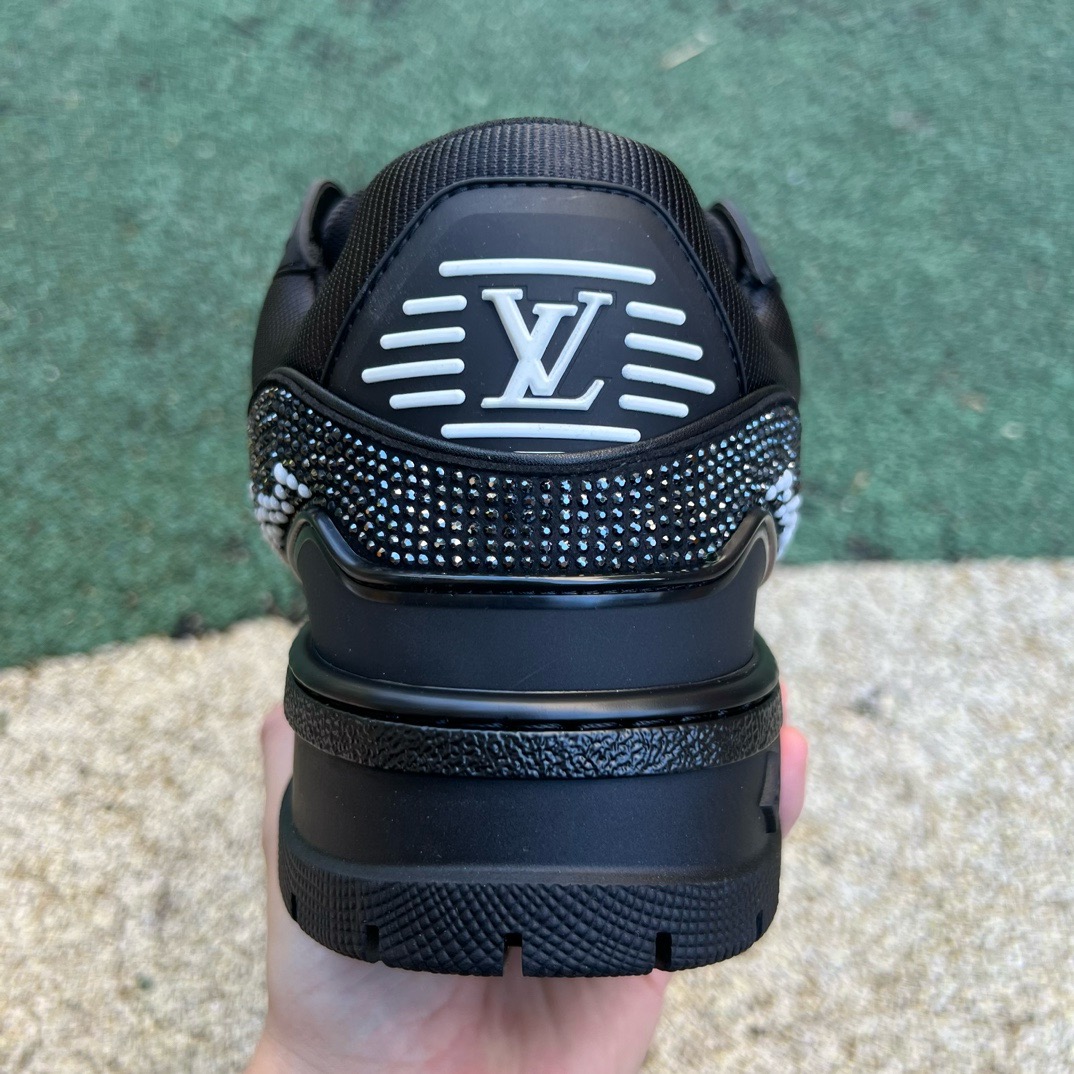 LV TRAINER MAXI Full of diamonds black