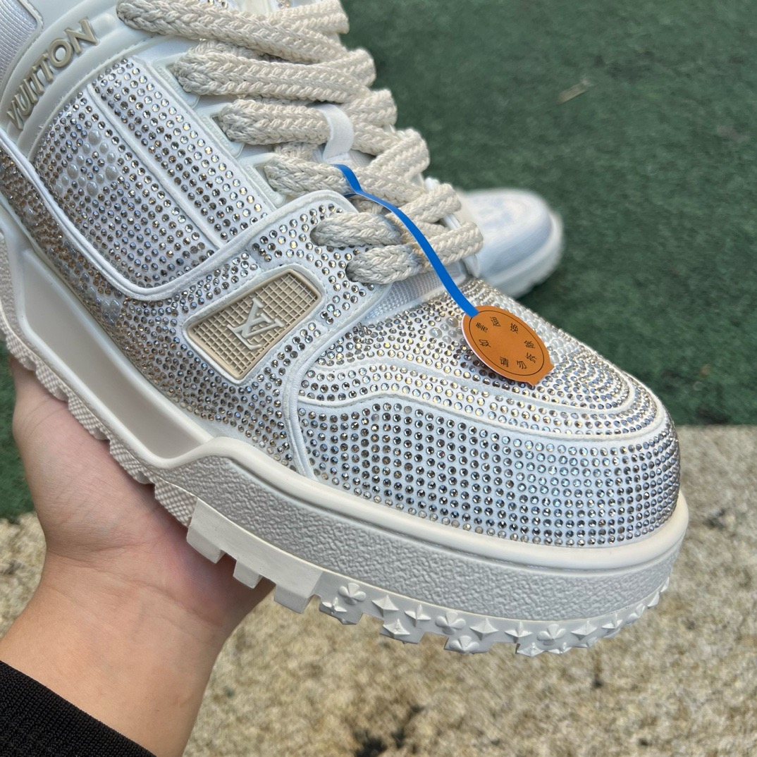 LV TRAINER MAXI Full of diamonds white