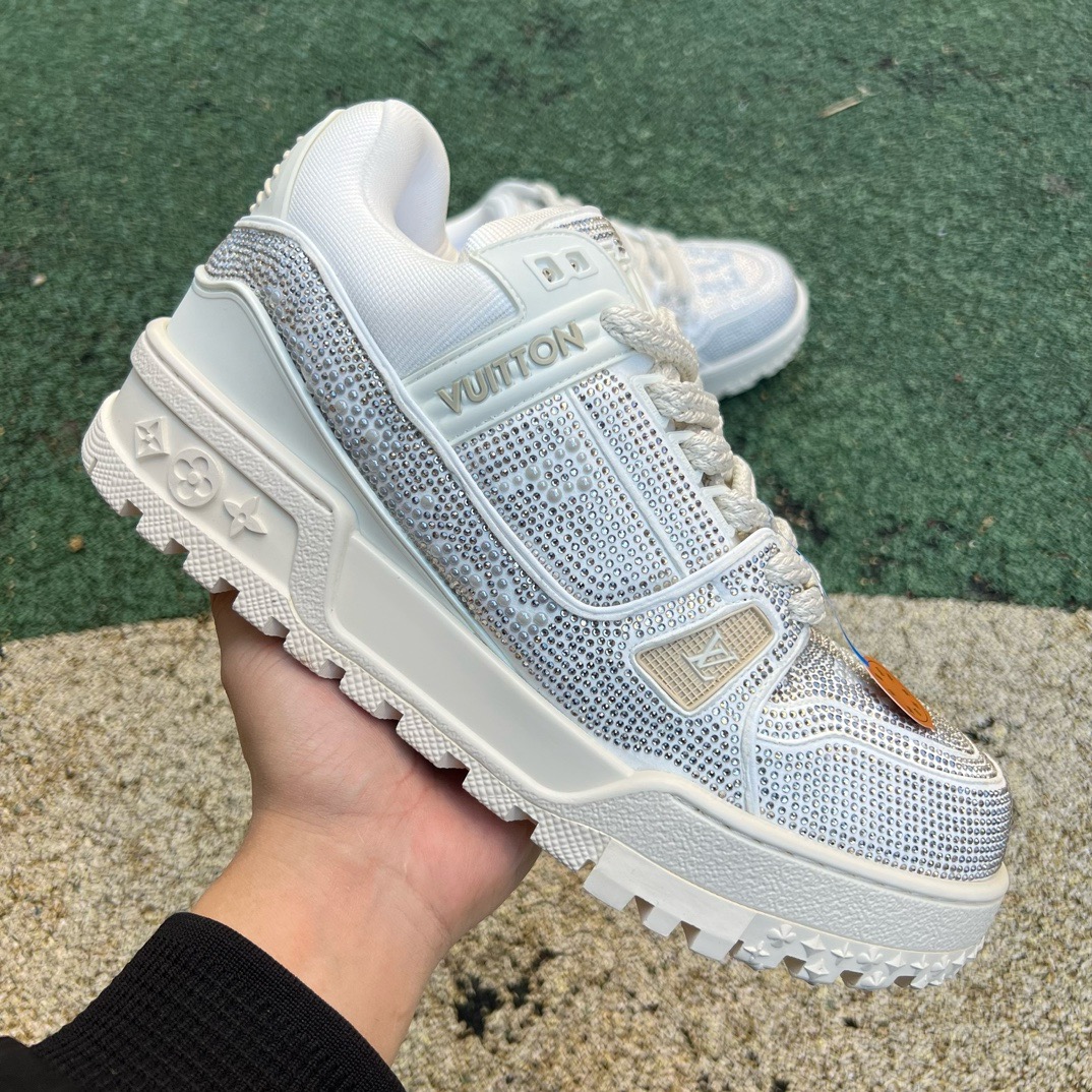 LV TRAINER MAXI Full of diamonds white