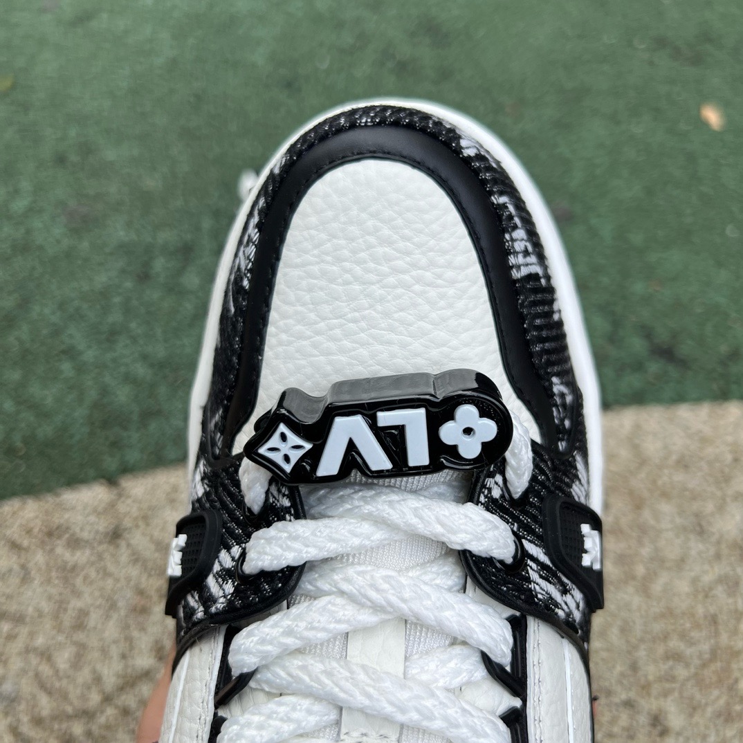 LV TRAINER MAXI White and black denim