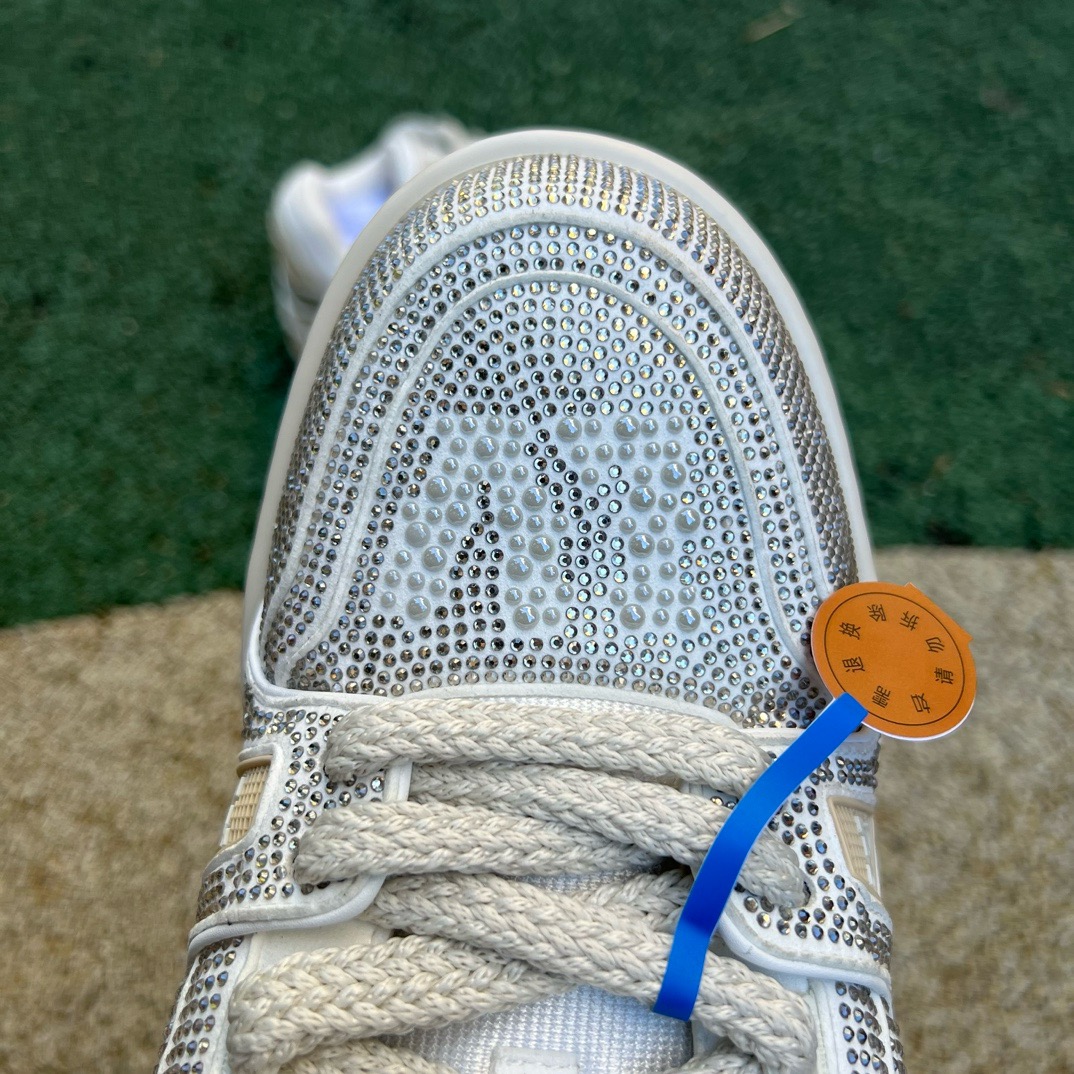 LV TRAINER MAXI Full of diamonds white