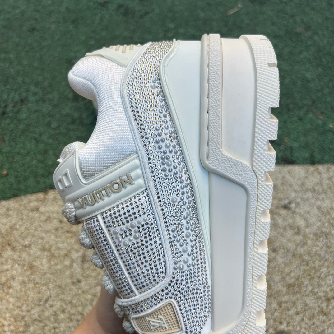 LV TRAINER MAXI Full of diamonds white