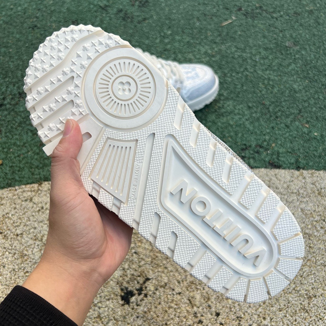 LV TRAINER MAXI Full of diamonds white