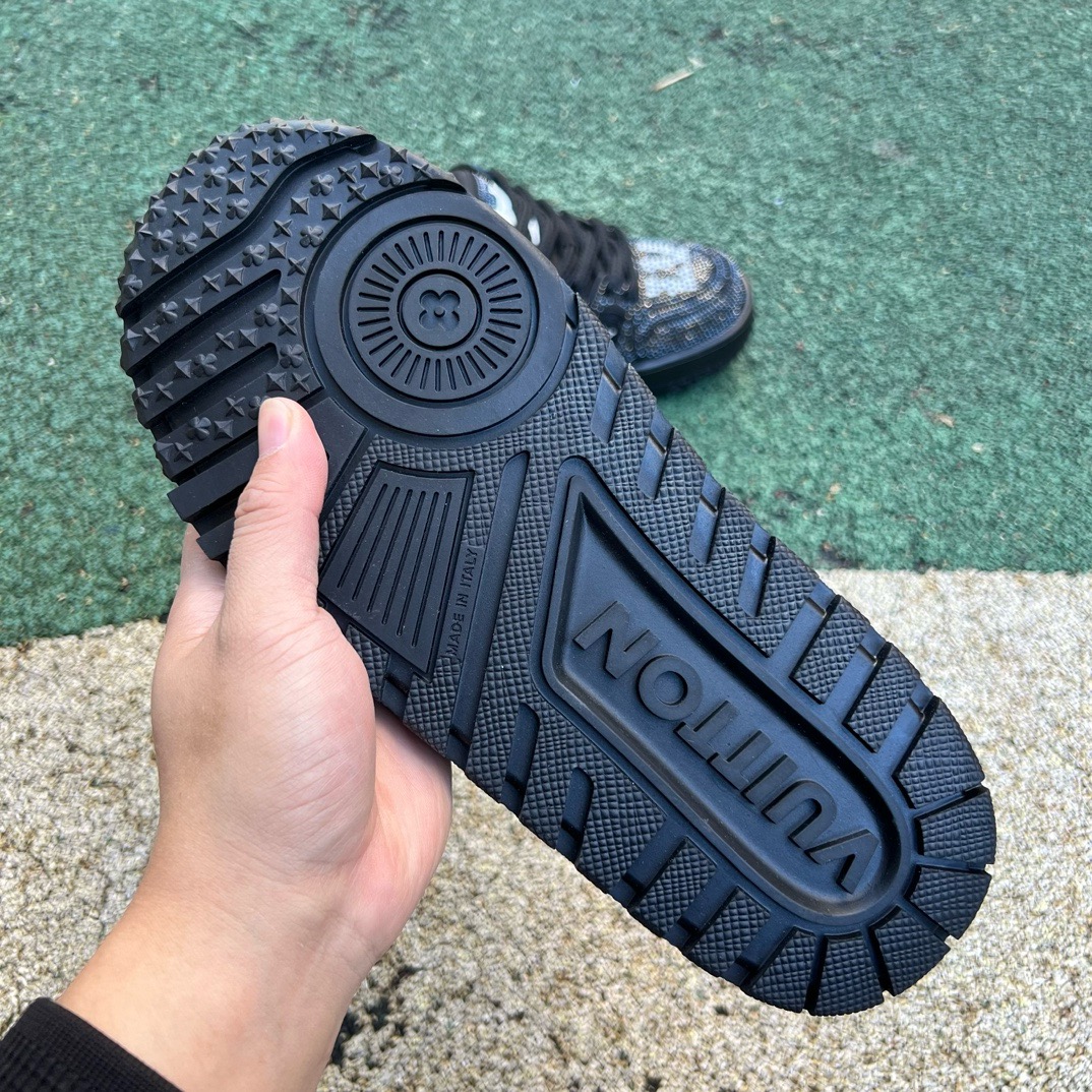 LV TRAINER MAXI Full of diamonds black