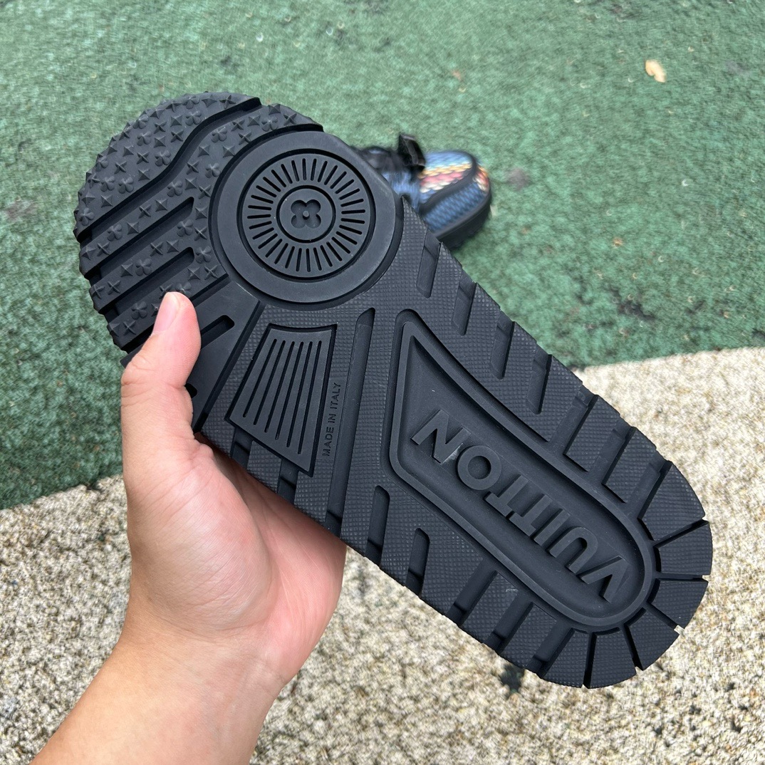 LV TRAINER MAXI Black pattern