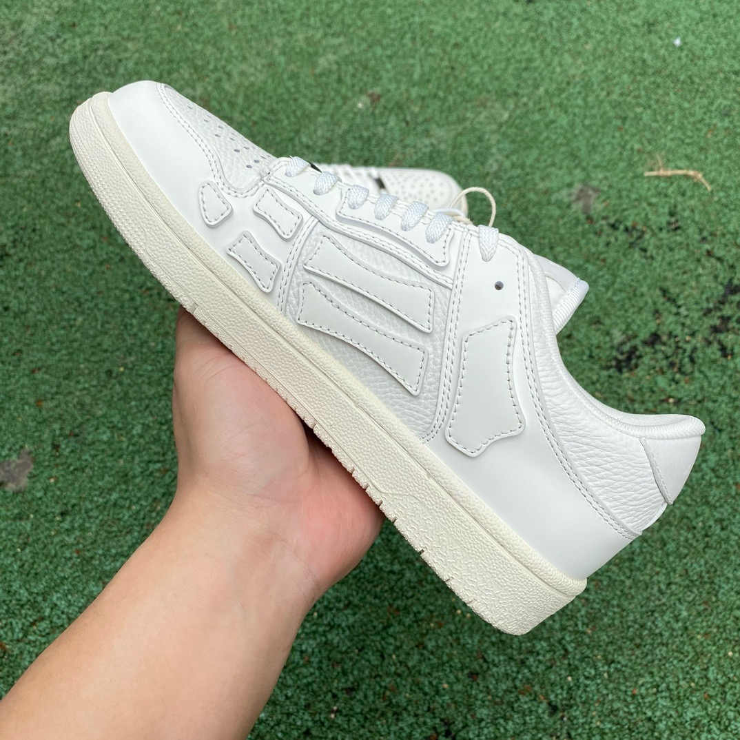 AR1M1 Low-Top Sneaker