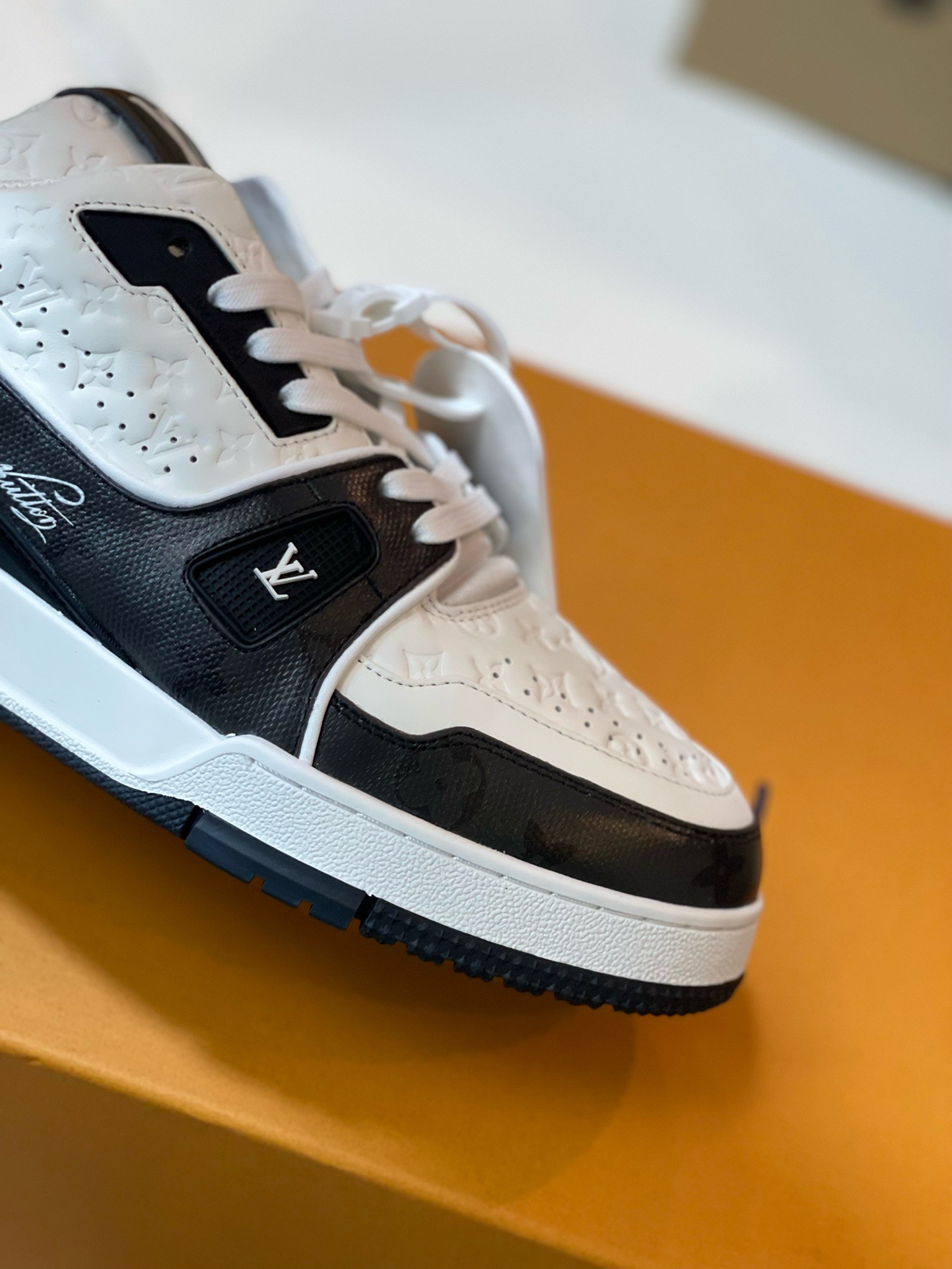 Loui Vuitto TRAINER SNEAKER